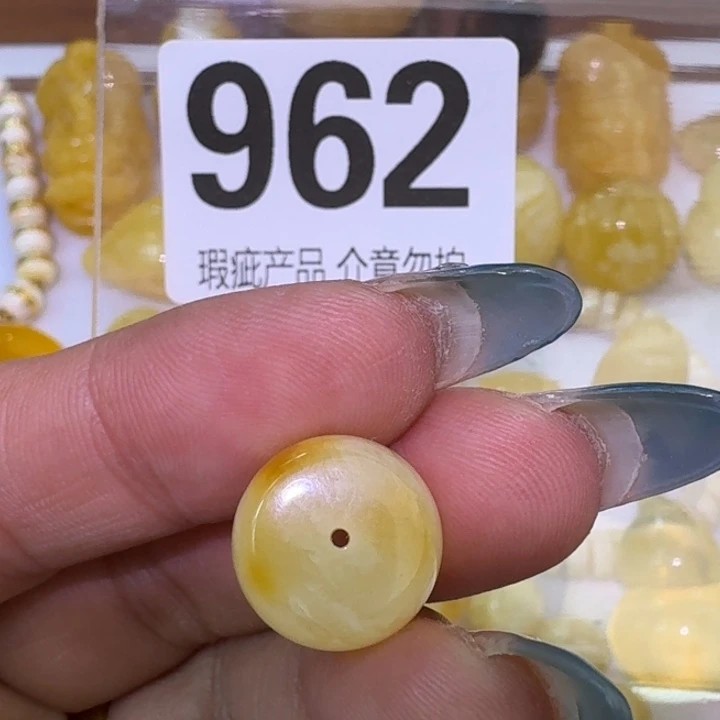 裸石琥珀未镶嵌14×9瑕疵