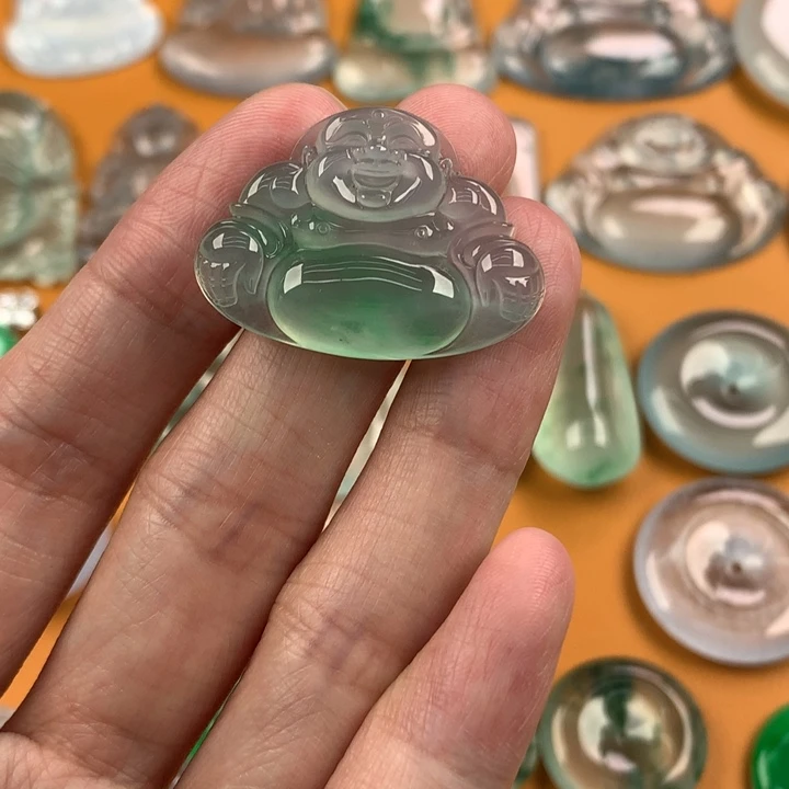 翡翠未镶嵌颈饰…..