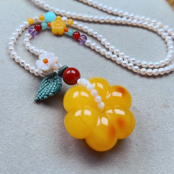 蜜蜡未镶嵌颈饰有钱花