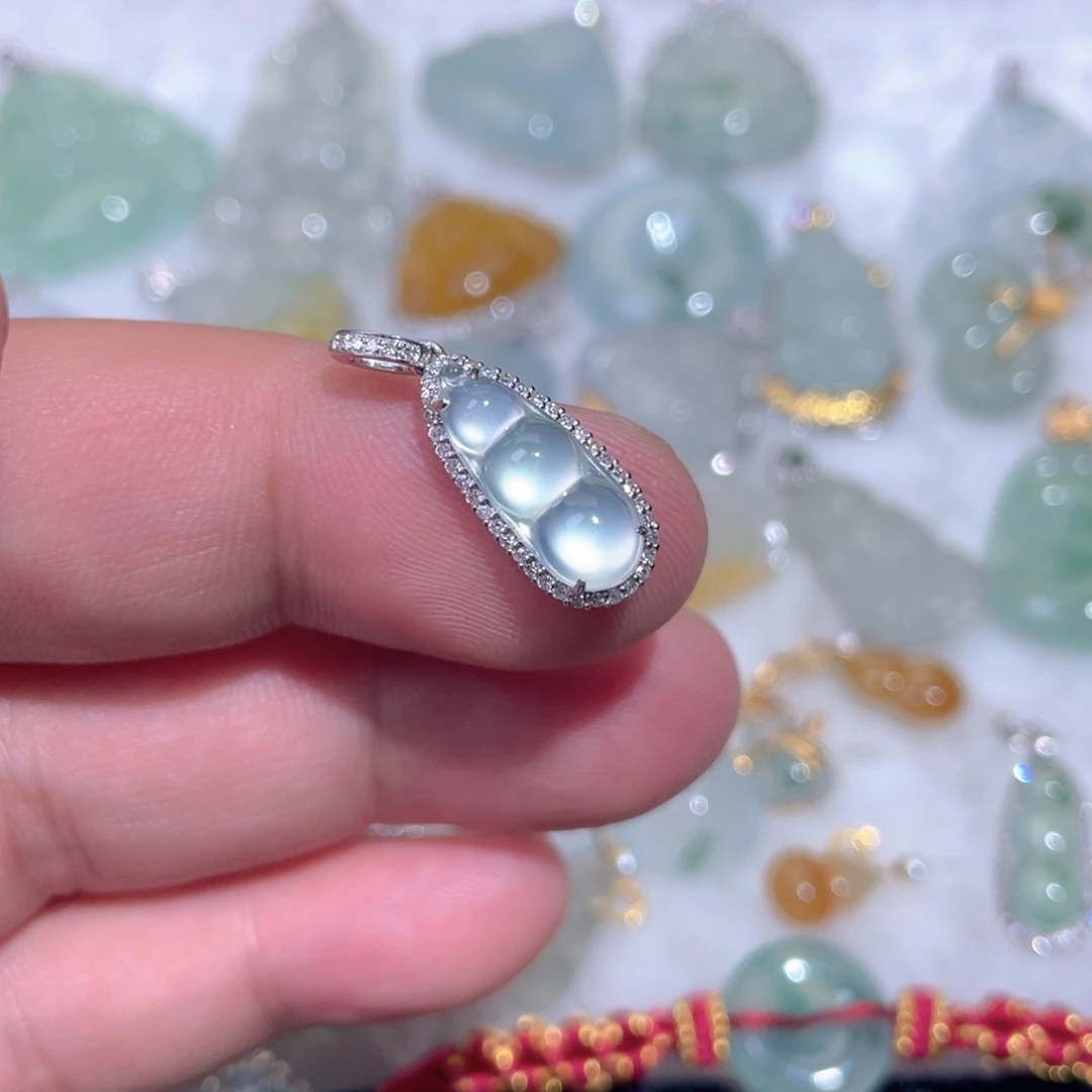 翡翠18K金镶嵌颈饰