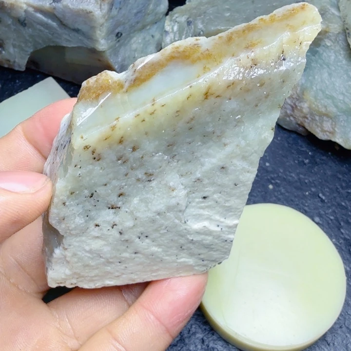 和田玉（糖玉）未镶嵌珠宝奇石