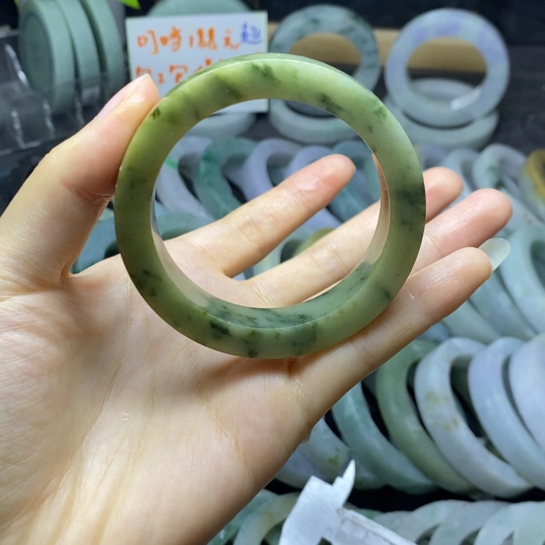 定制翡翠未镶嵌手镯