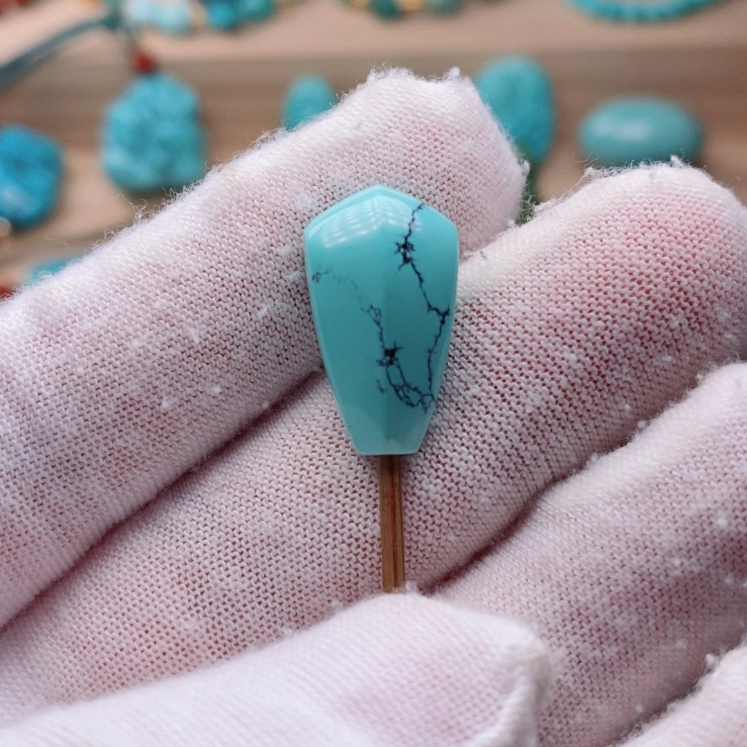 绿松石未镶嵌挂件