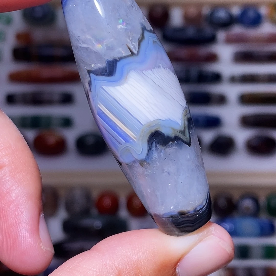 琥珀未镶嵌吊坠…….