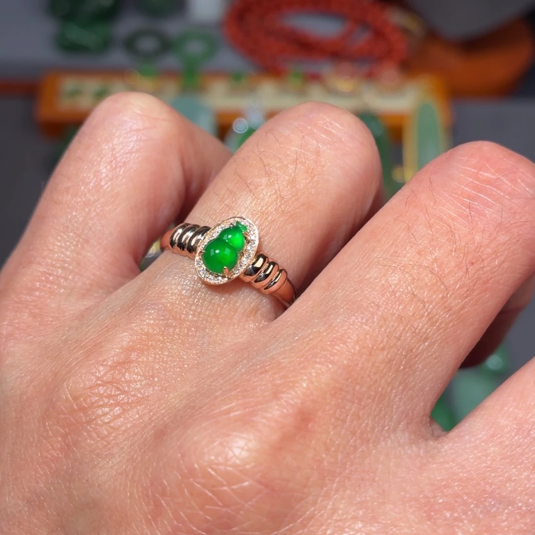 爱***墨翡翠18K金镶嵌颈饰