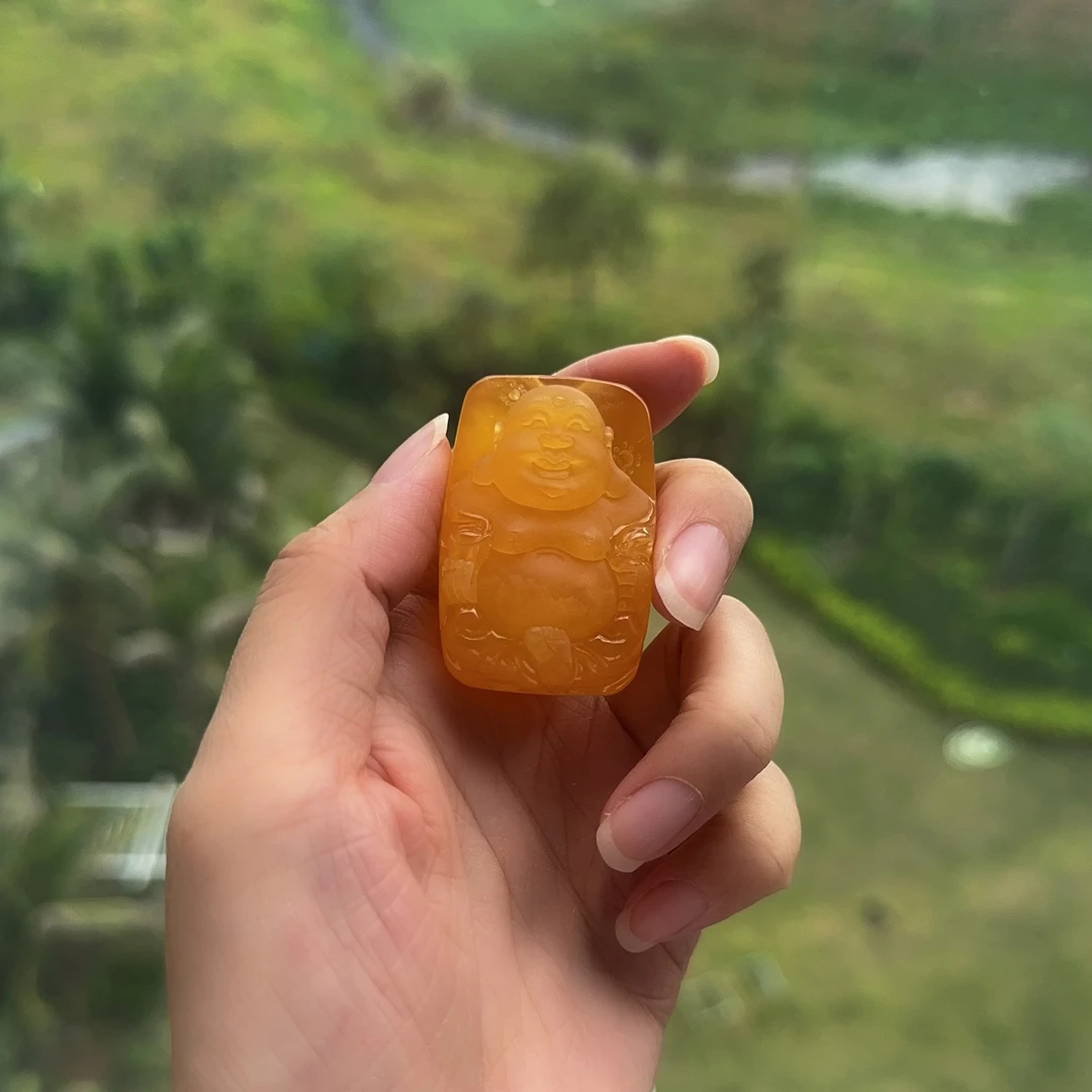 精品焦皮料鸡油红笑佛蜜蜡吊坠雕