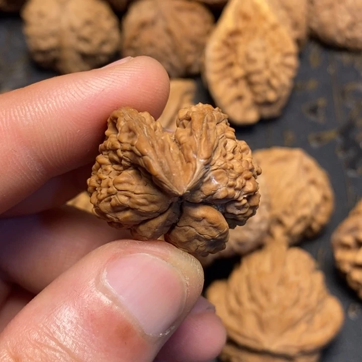 文玩核桃吊坠?****?文玩核桃异形单只