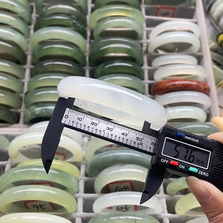 蛇纹石玉未镶嵌手镯82