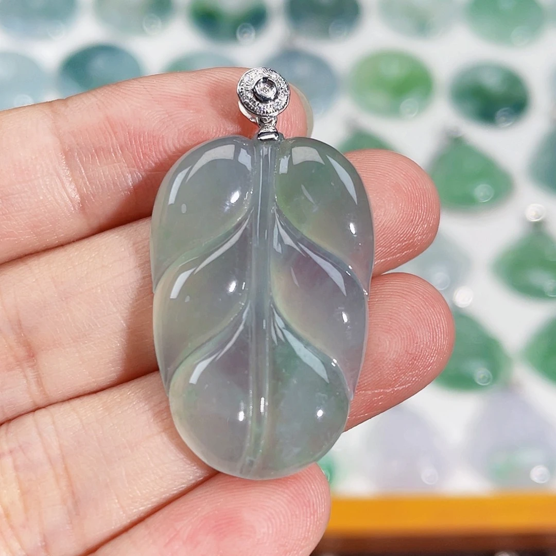 颈饰18K金镶嵌翡翠吊坠