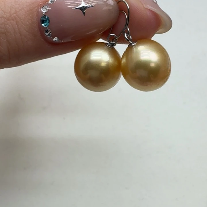 未镶嵌海水珍珠耳饰