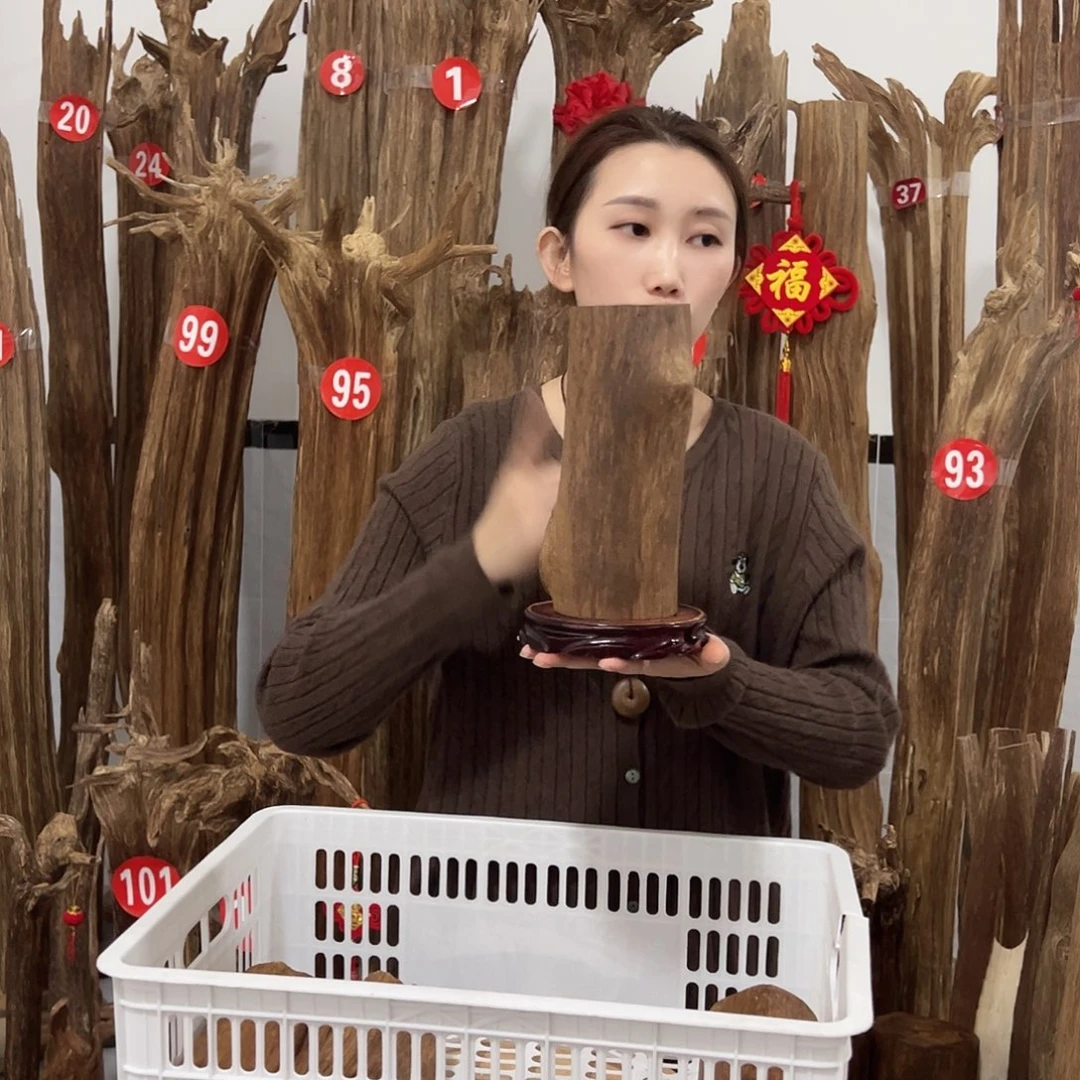 沉香碎屑沉香原材料