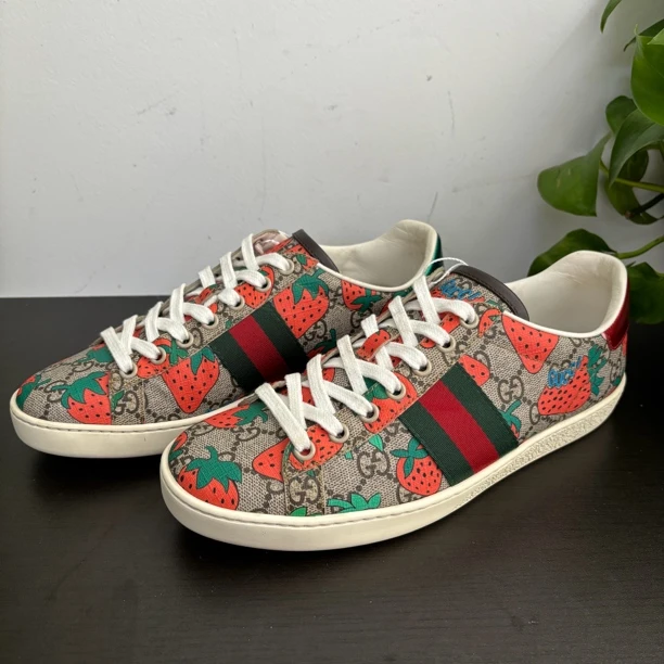 95新 GUCCI/古驰 38欧码草莓老花ACE板鞋/无配件/百搭/时尚印花