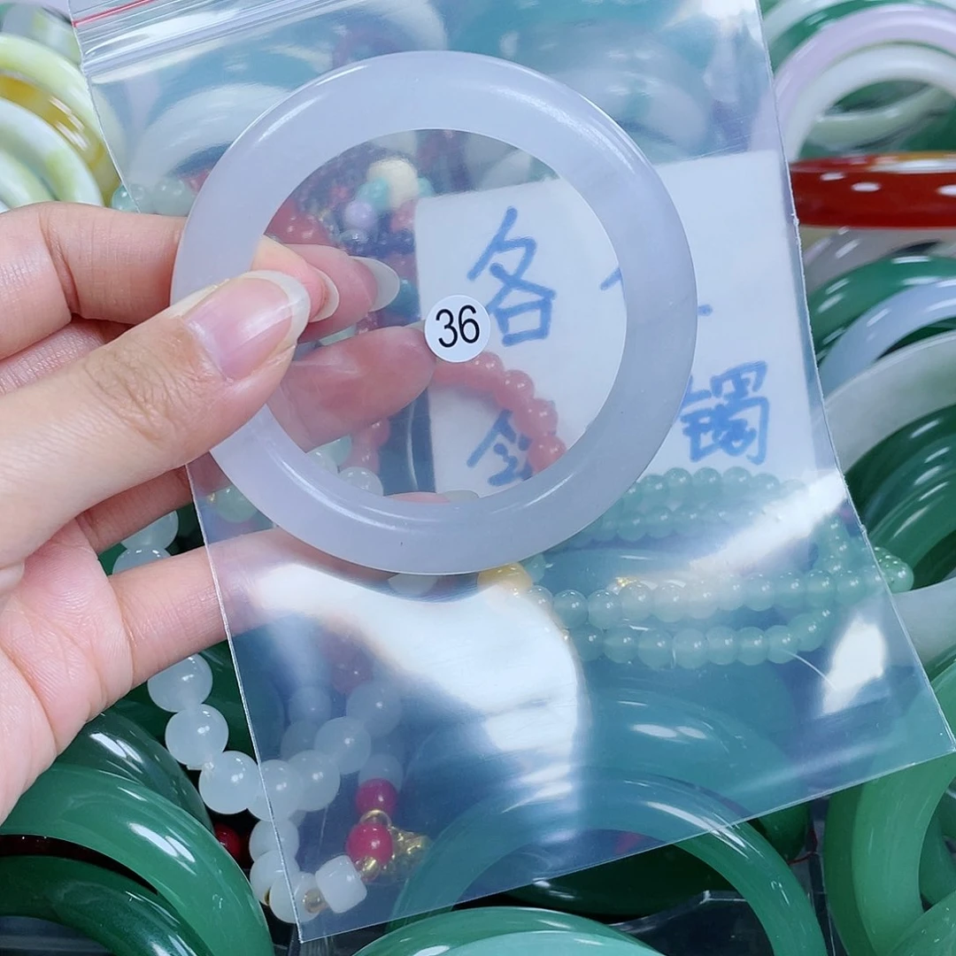 【闪购商品】石英质玉手镯未镶嵌58