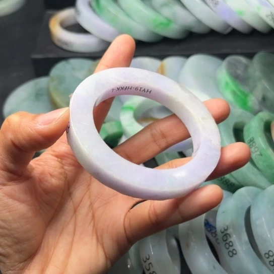 定制翡翠未镶嵌手镯