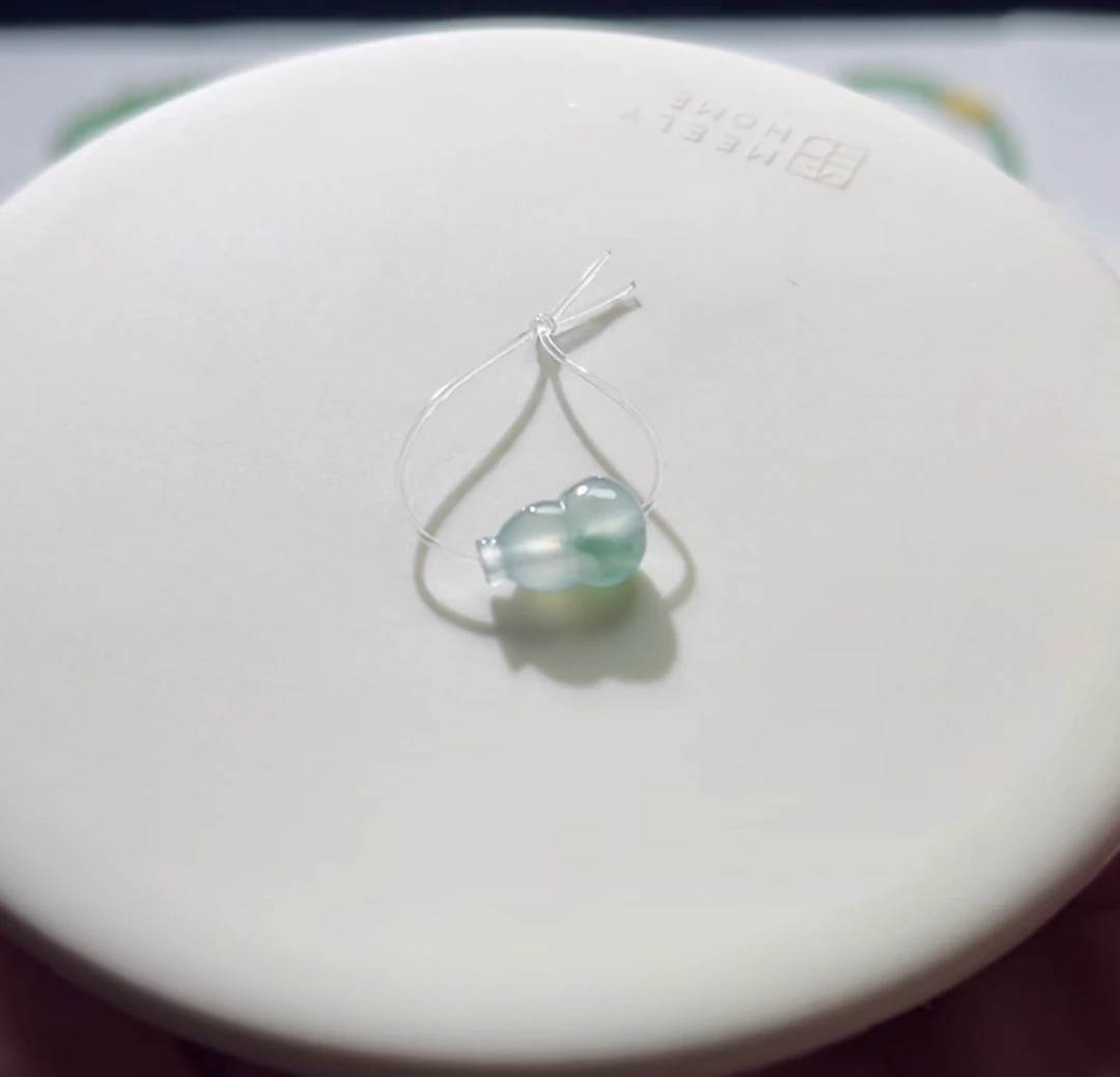 天然缅甸A货翡翠，高冰飘蓝花通孔立体葫芦卡10.4/7/5mm