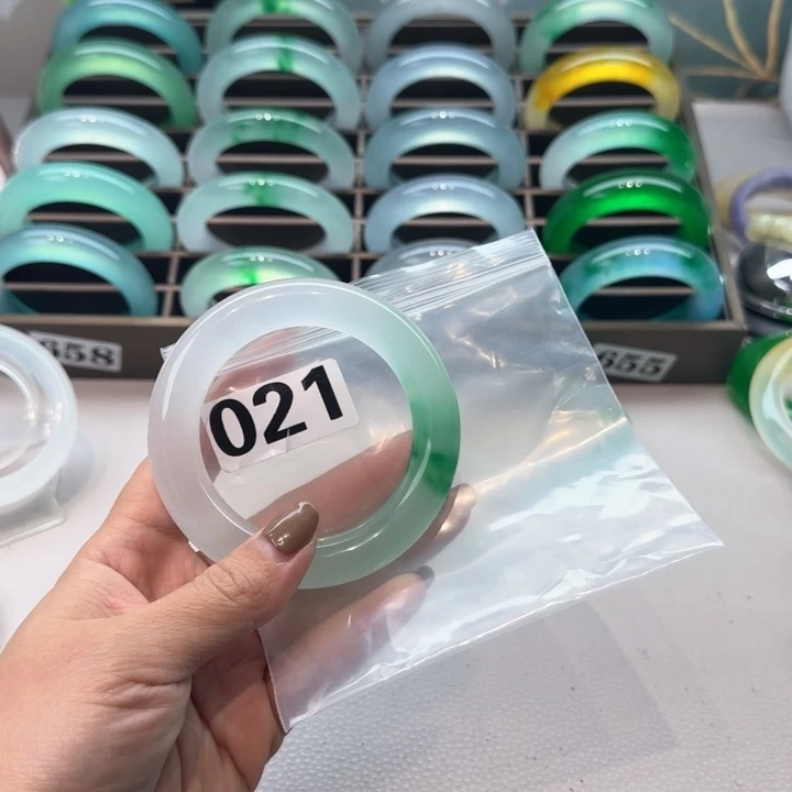 玉A***酱时尚飘花手镯021