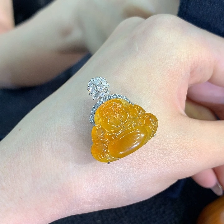 颈饰18K金镶嵌翡翠
