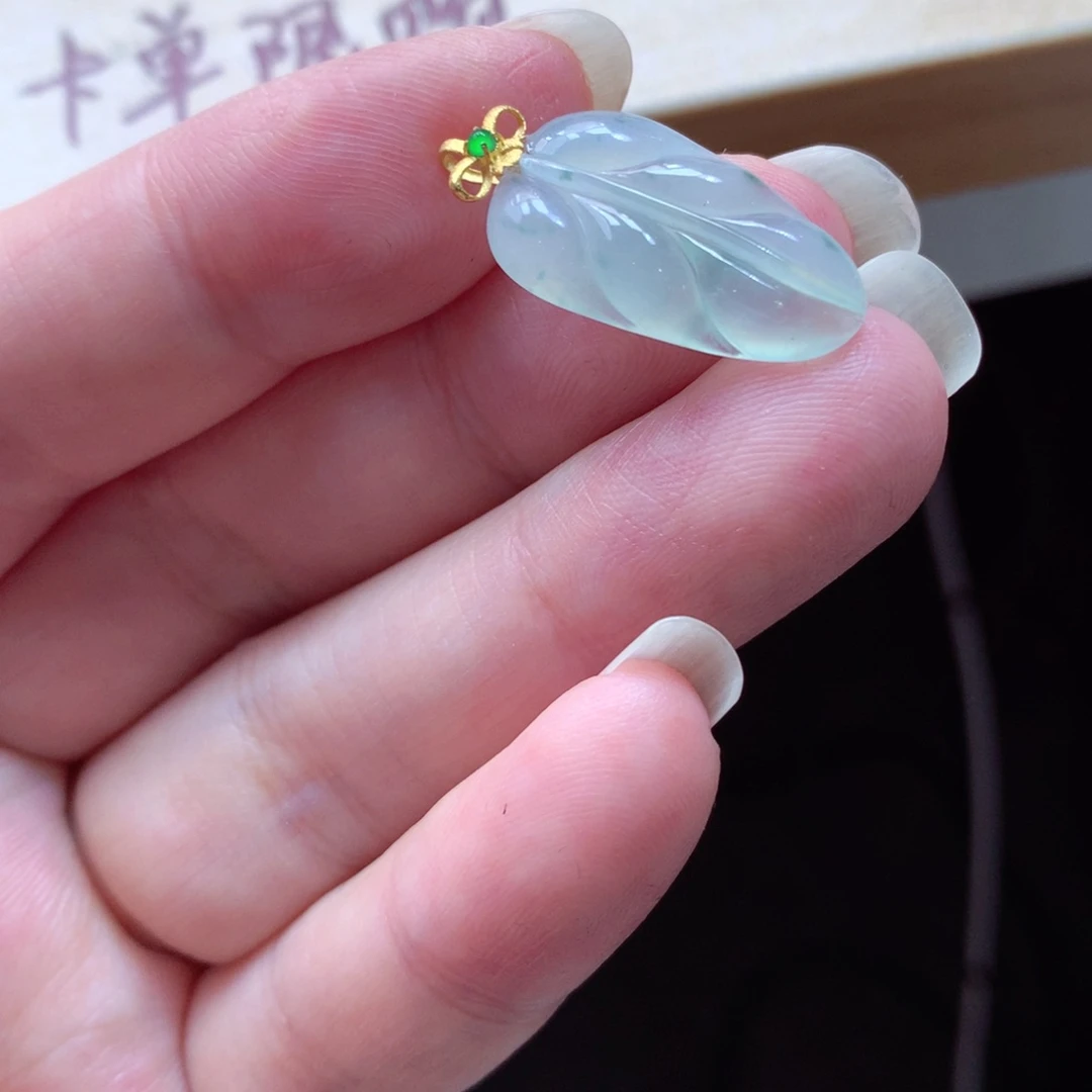翡翠颈饰18K金镶嵌吊坠