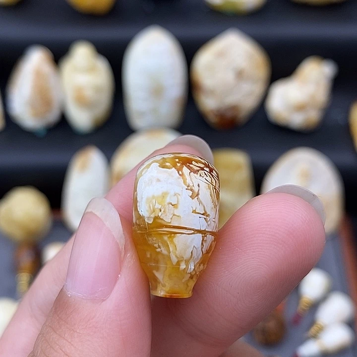 裸石琥珀未镶嵌13三通 b934