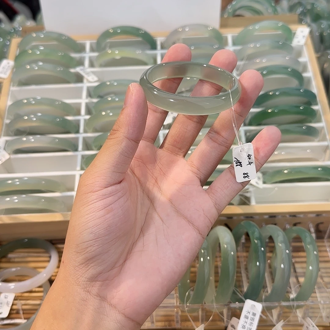 玛瑙/玉髓未镶嵌手镯圈口50.4