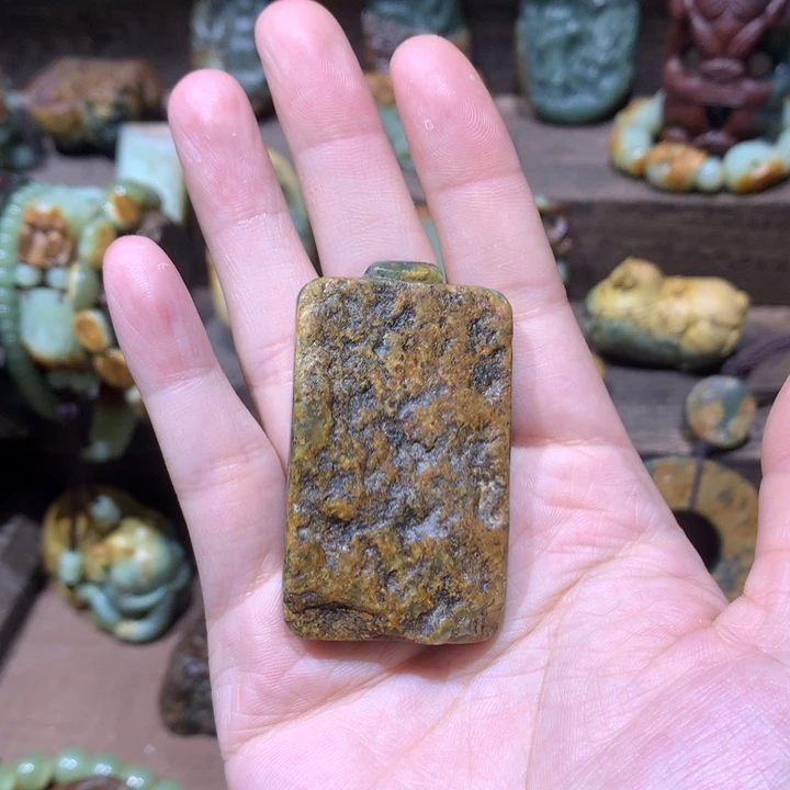 未镶嵌岫岩河磨玉(透闪石质玉)挂件