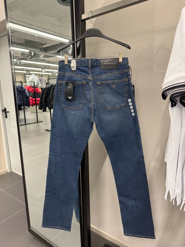 EMPORIO ARMANI EA7阿玛尼直筒中腰扭扣款J21牛仔裤 不退换