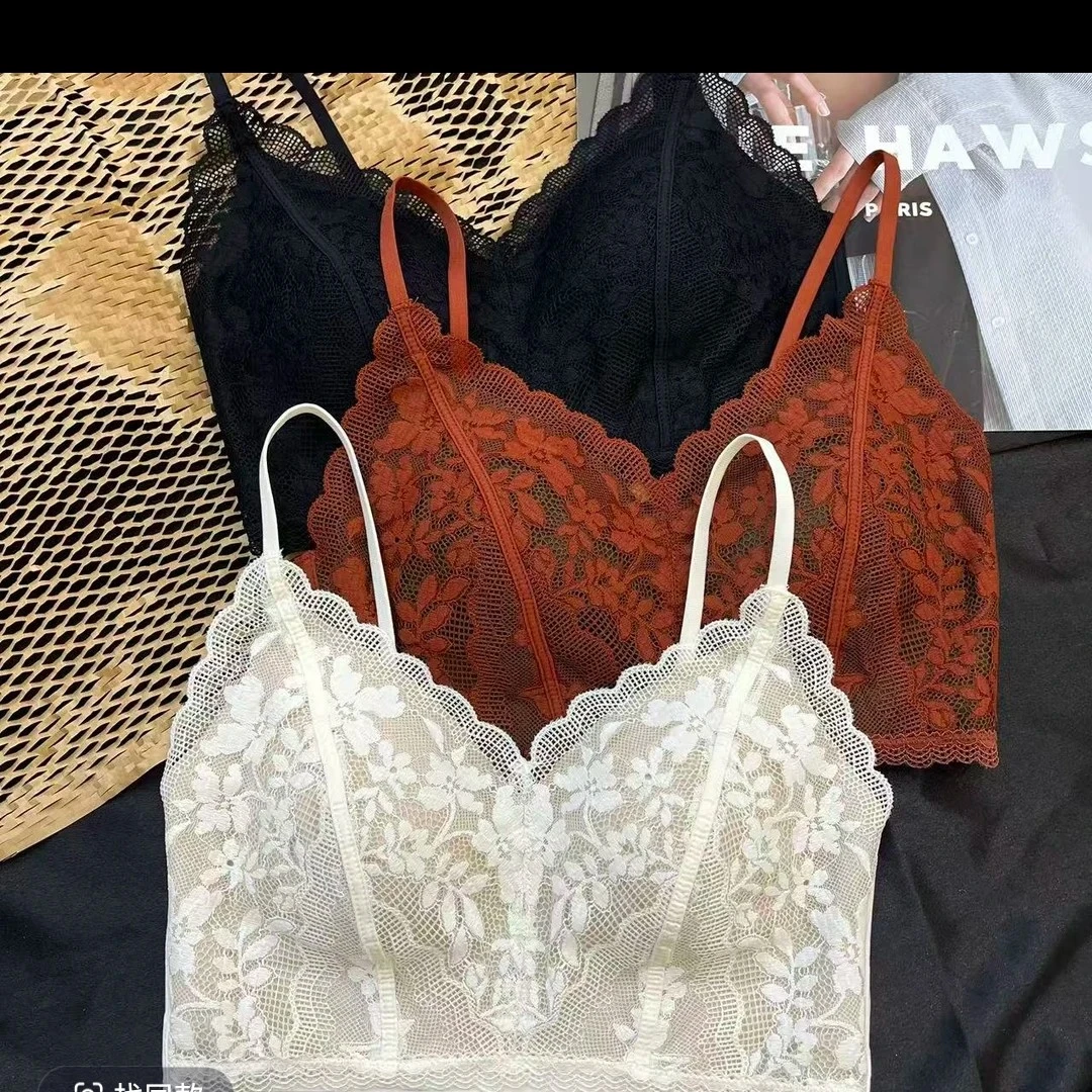 百搭蕾丝面一体杯背心