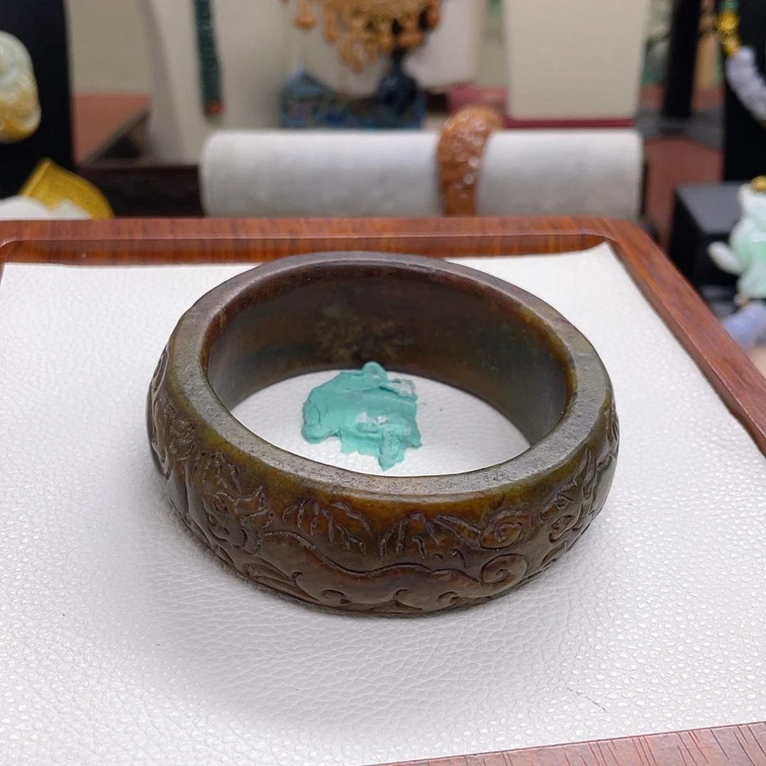 用***1翡翠未镶嵌颈饰手镯