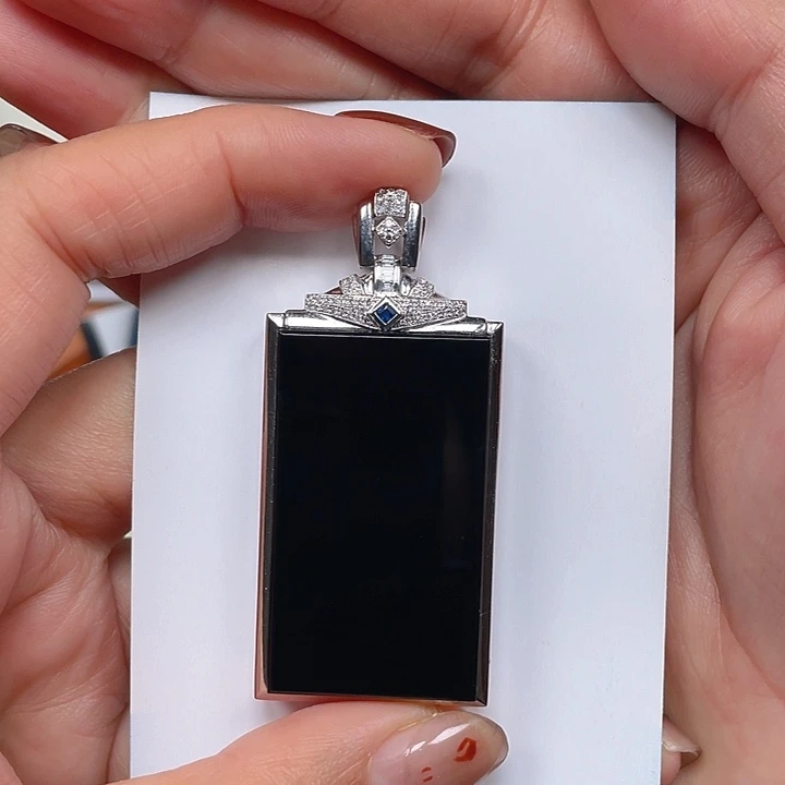 颈饰18K金镶嵌翡翠安*?翡翠