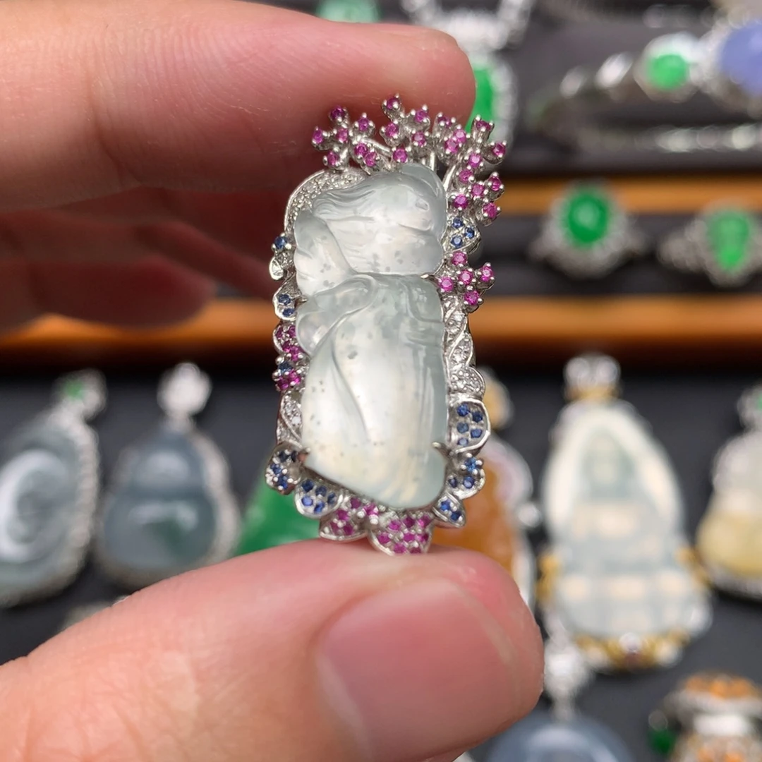 翡翠18K金镶嵌颈饰