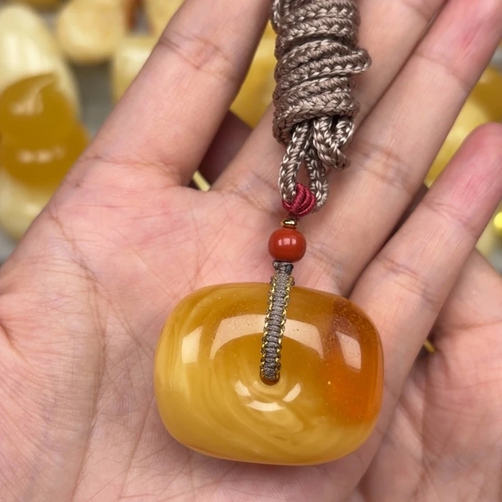 蜜蜡未镶嵌颈饰蜜蜡