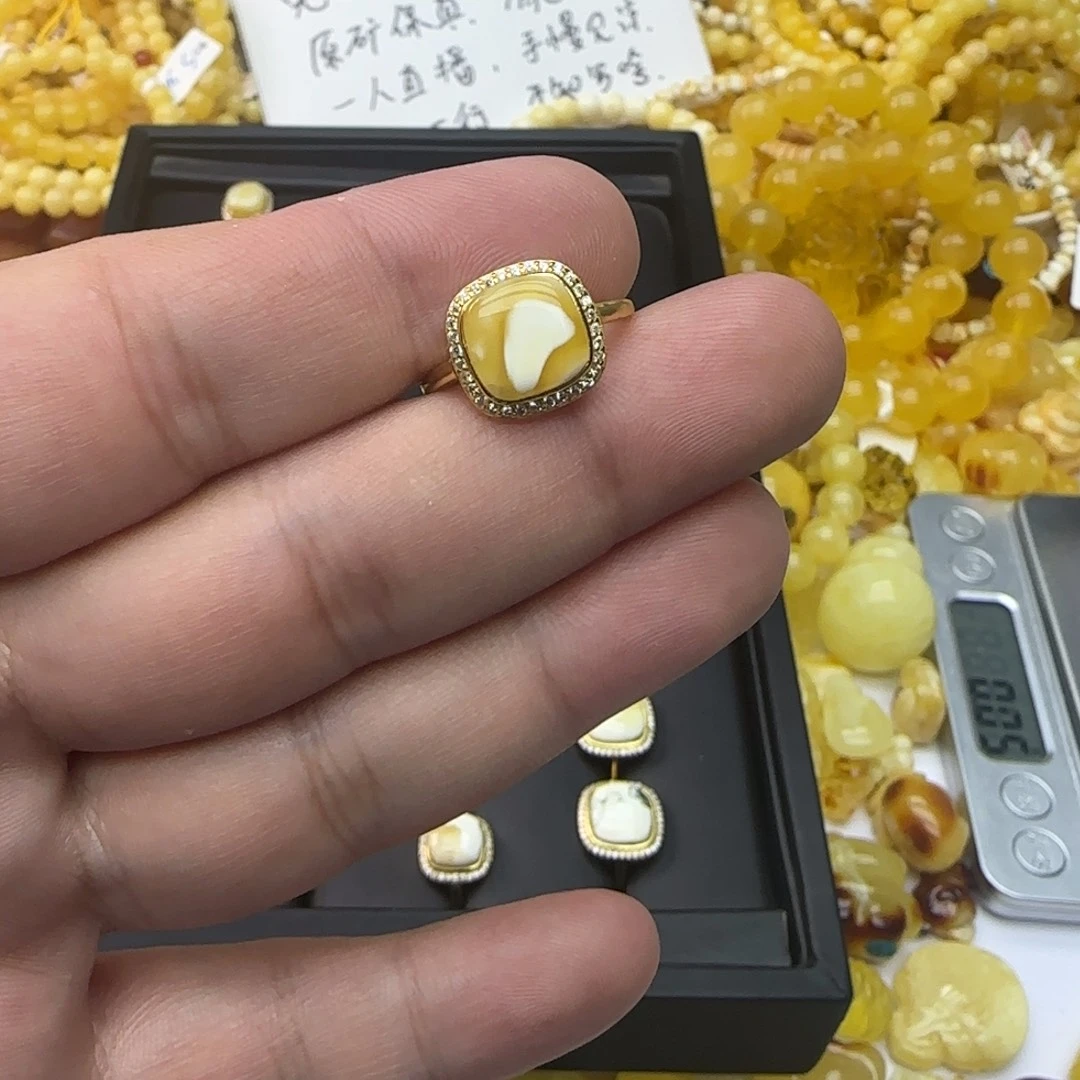 张***礼琥珀未镶嵌裸石戒指