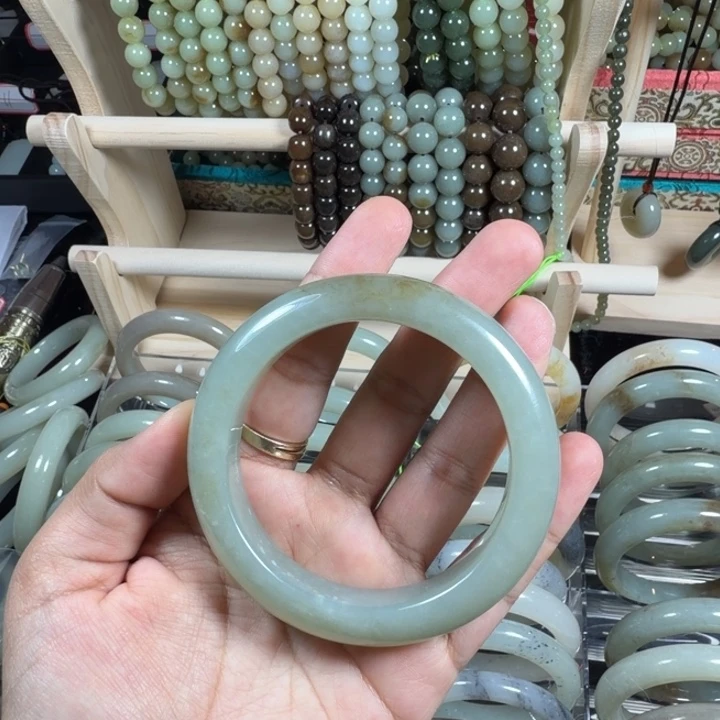 羽***萱和田玉（糖玉）未镶嵌手链