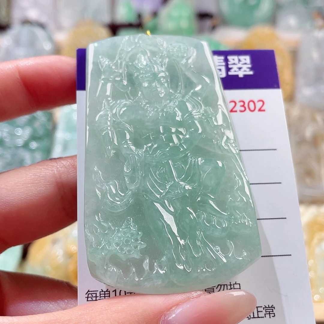 翡翠未镶嵌颈饰不动