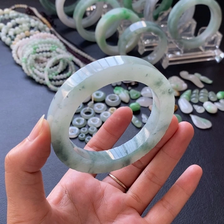 未镶嵌翡翠手镯定制翡翠