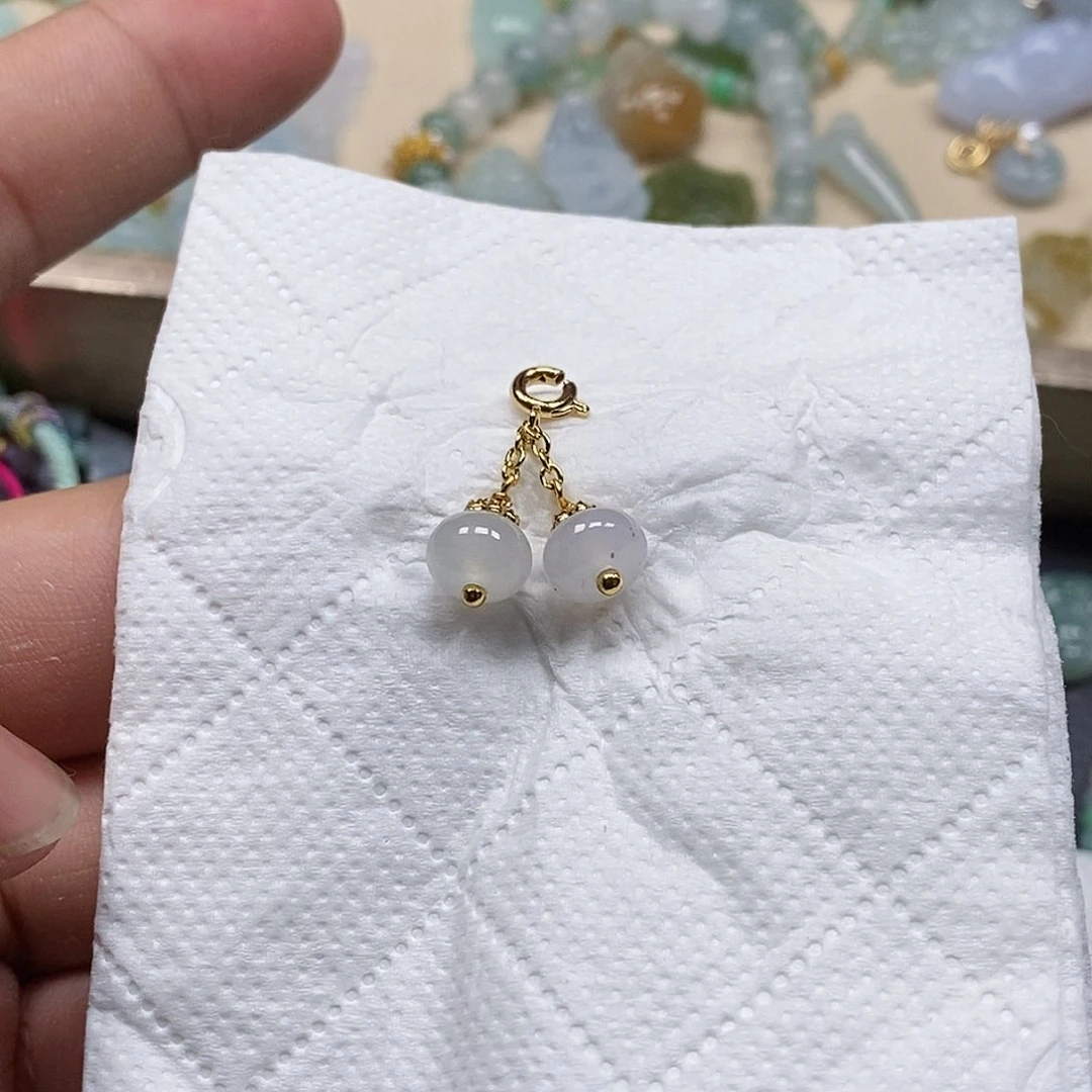 翡翠颈饰未镶嵌闪