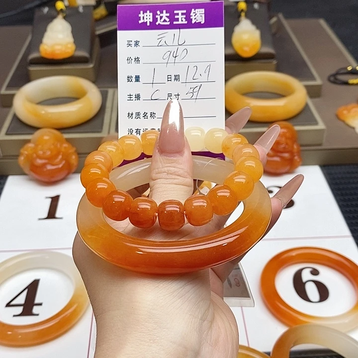 云***儿石英质玉（黄龙玉）未镶嵌手镯