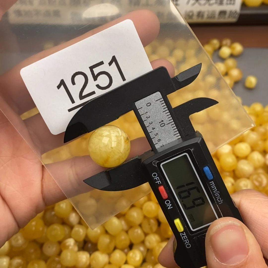 琥珀珠宝奇石未镶嵌