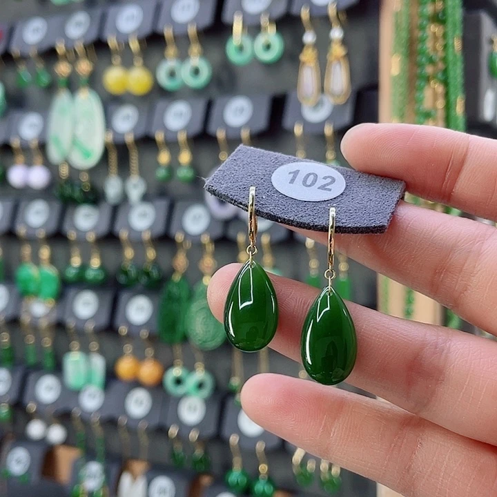 18K金镶嵌和田玉耳饰