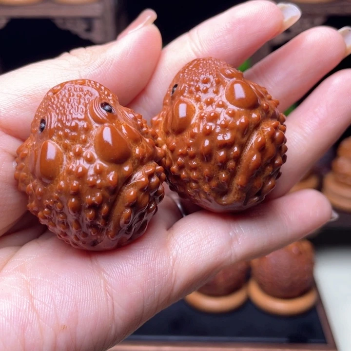 吊坠橄榄核金蟾手球