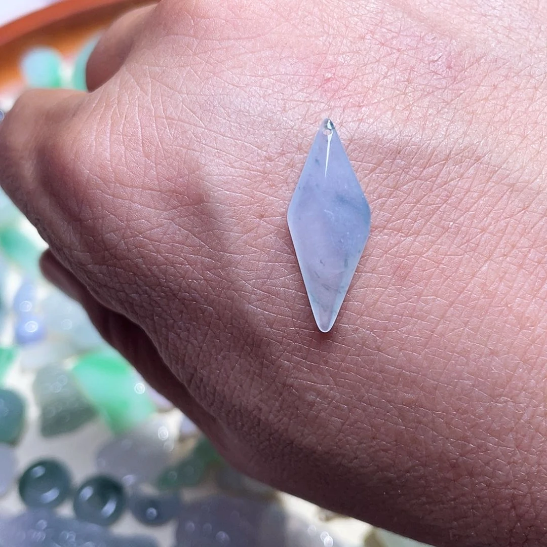 颈饰未镶嵌翡翠随型