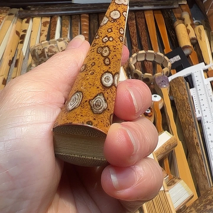 晓***品扇子8寸白花梅鹿竹一把