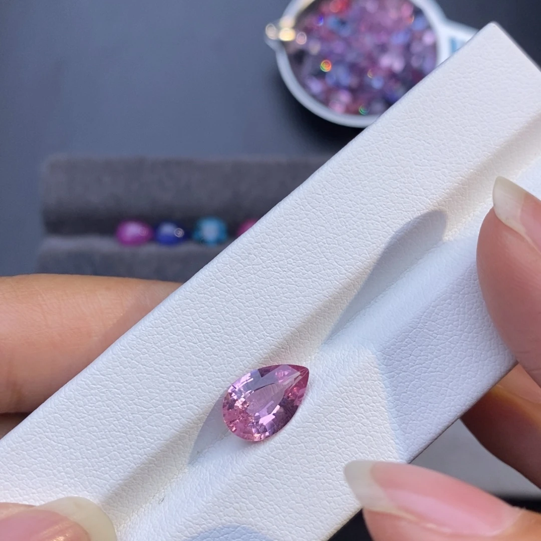 尖晶石裸石天然尖晶石水滴形桃红色明亮晶体2克拉