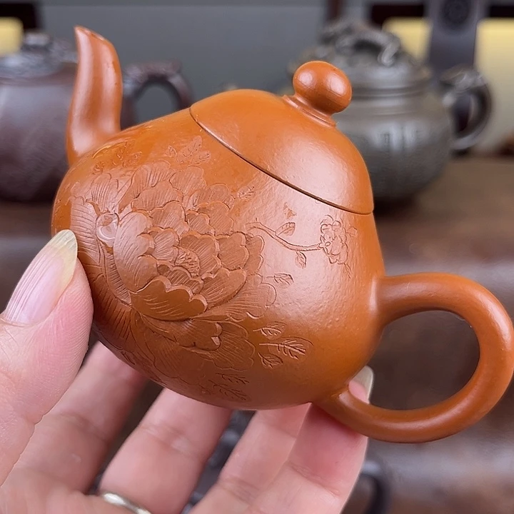 紫砂茶杯在你身边你不