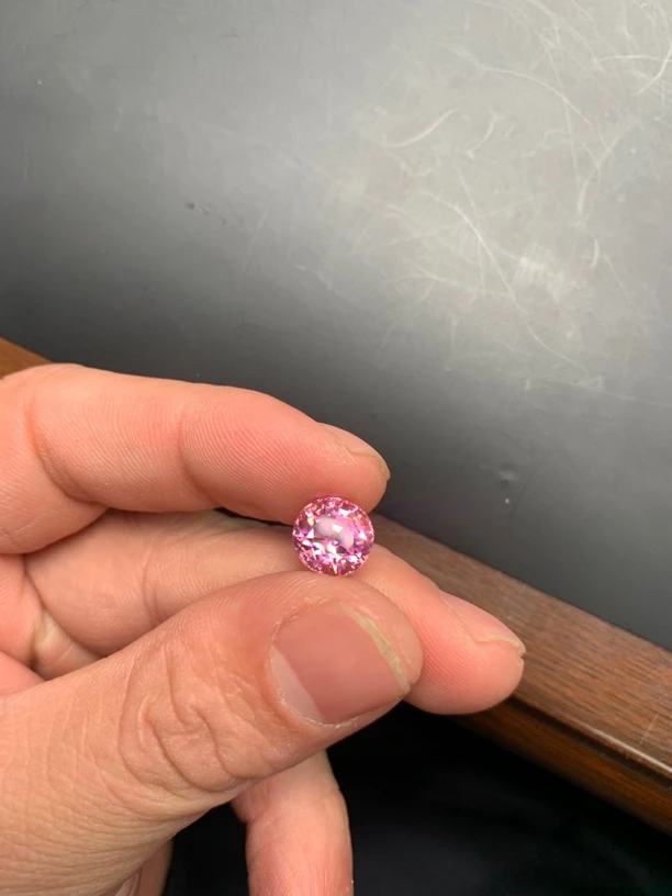 天然阿富汗碧玺，3.5克拉满火彩