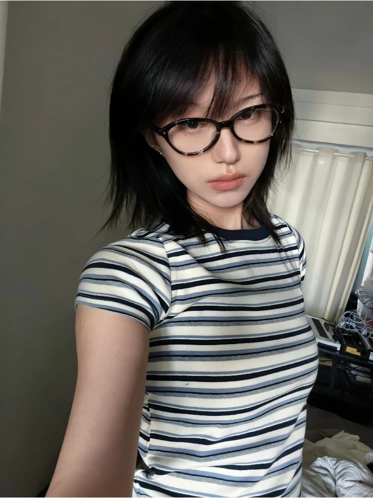 2025夏季复古条纹T恤女撞色减龄正肩短袖修身辣妹风内搭打底上衣