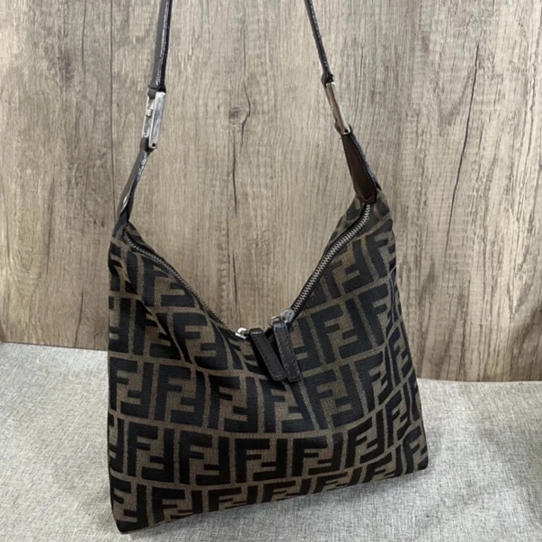 95新 FENDI/芬迪 芬迪单肩牛角包