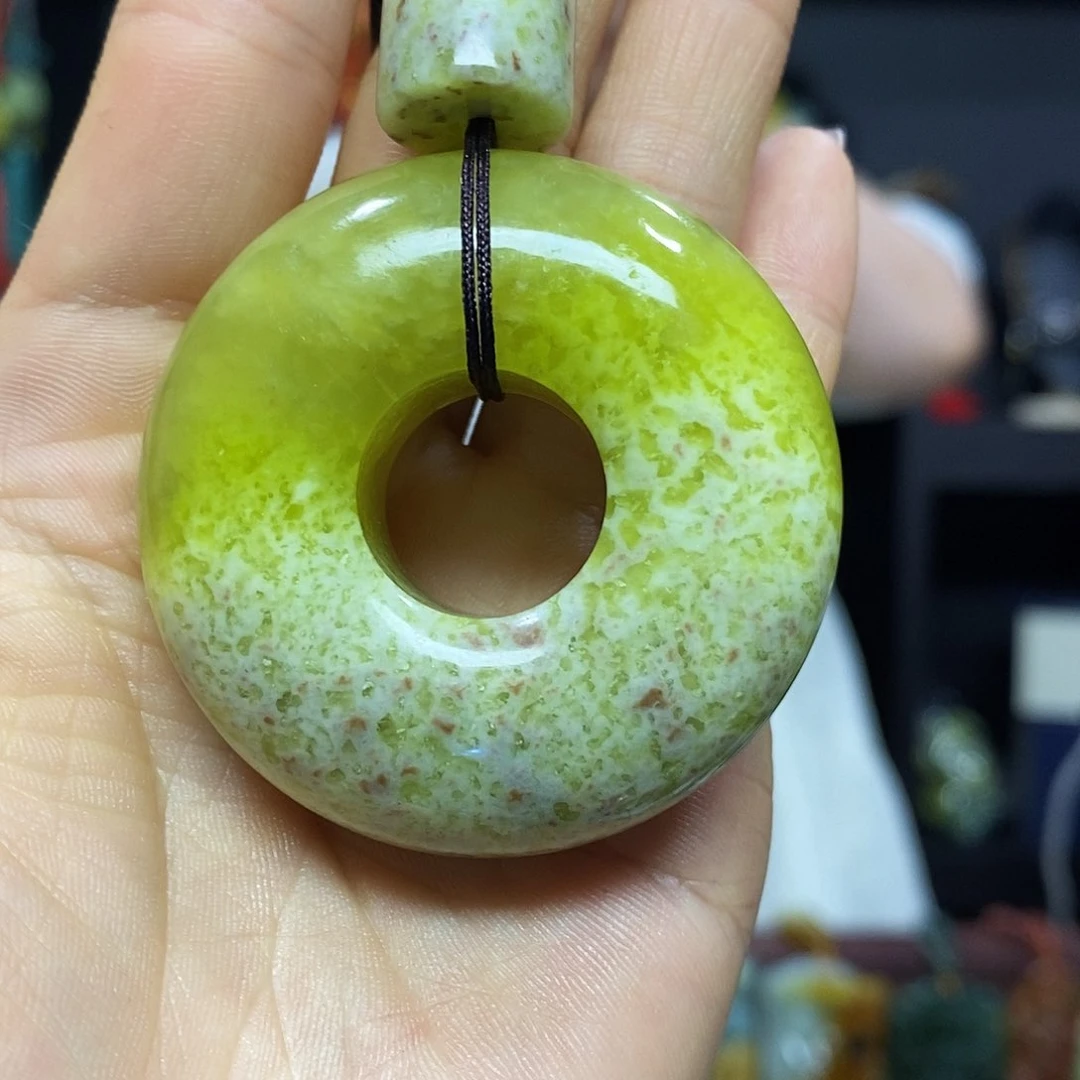 岫玉未镶嵌挂件吊坠