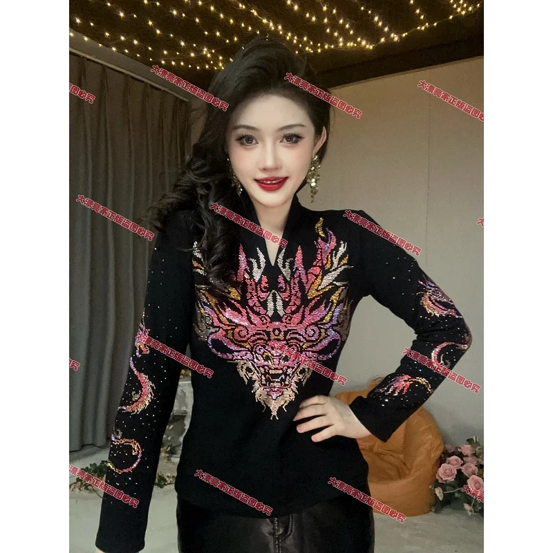 【断码破价】飞龙在天磨毛加厚洋气时尚重工烫钻长袖打底衫女8254