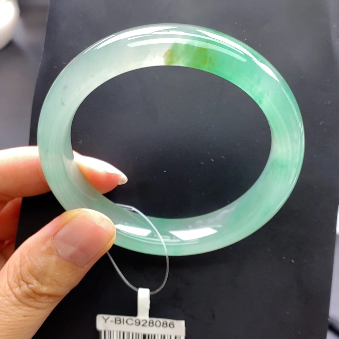 *****石英质玉手镯未镶嵌